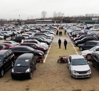 Торг при покупке автомобиля с пробегом: как покупатель может снизить цену?